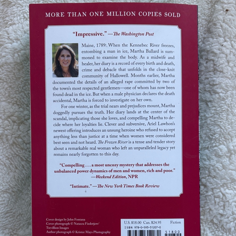 NY TIMES BESTSELLERS- Set of Three Novels - New! 📚 - Picture 3 of 5